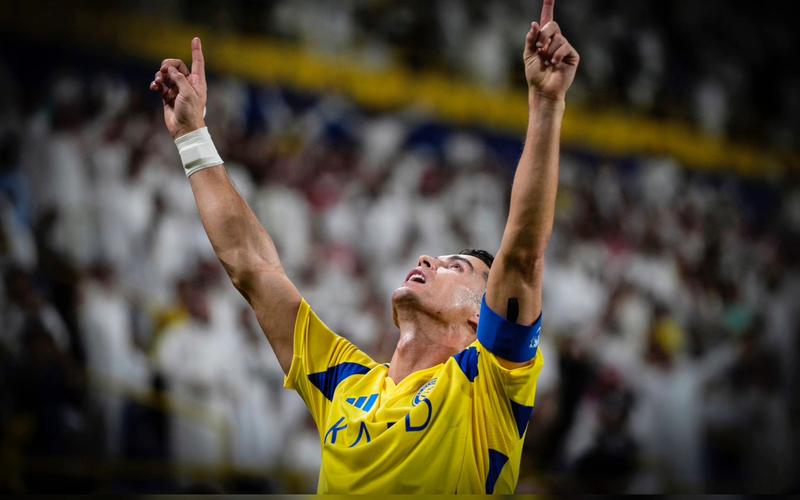 Huge blaze engulfs residential area in Hong Kong